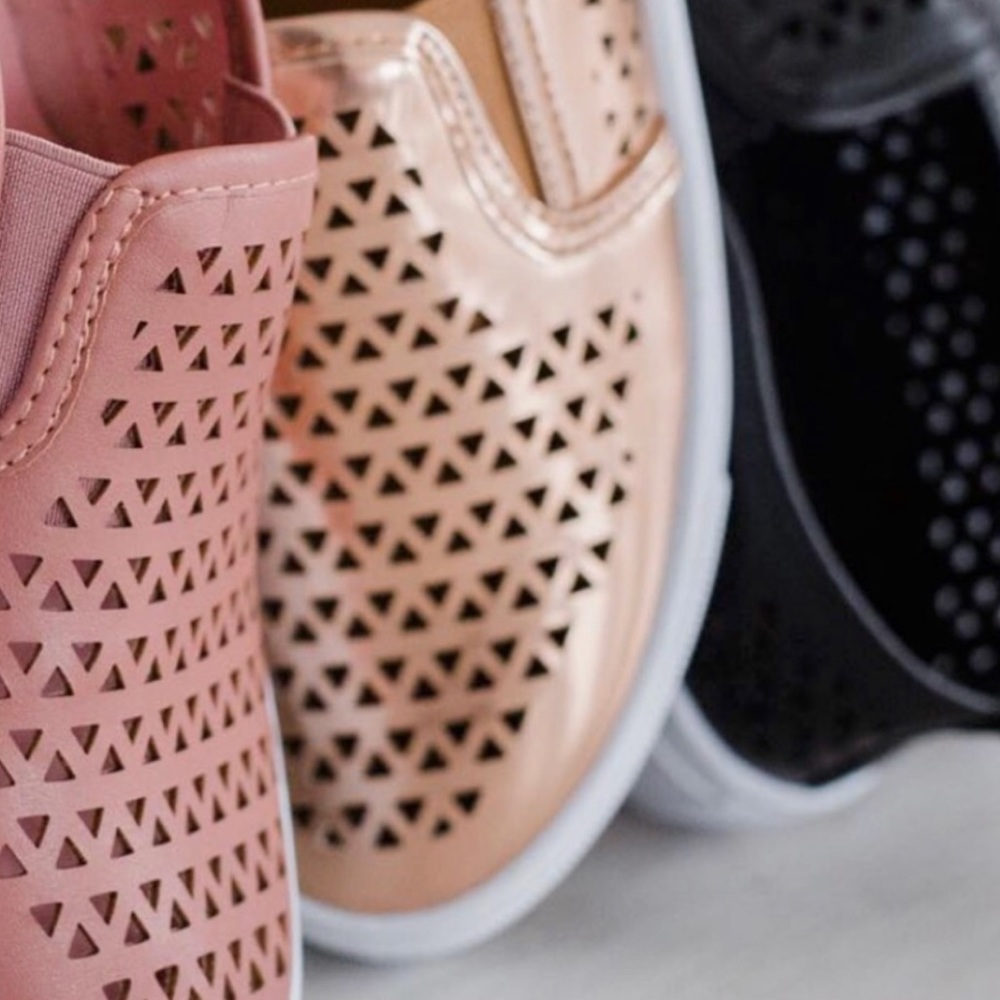 LAST 1🌸 cutout slip on sneakers blush pink - Picture 2 of 4